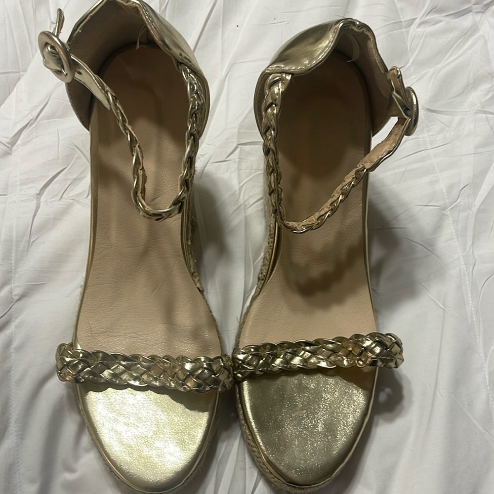 Sexy wedge gold shoes Brand new and absolutely adorable!